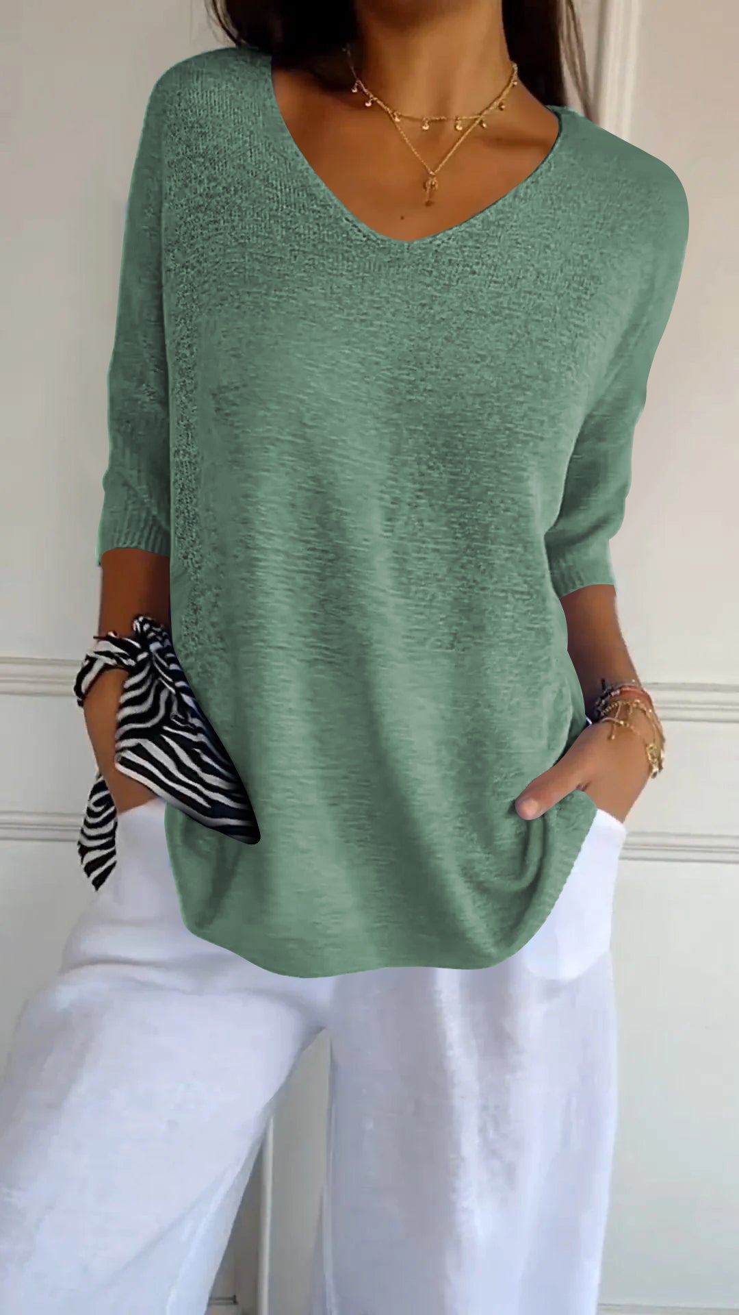 Rosal – Plain Knitted Jumper with V-Neck