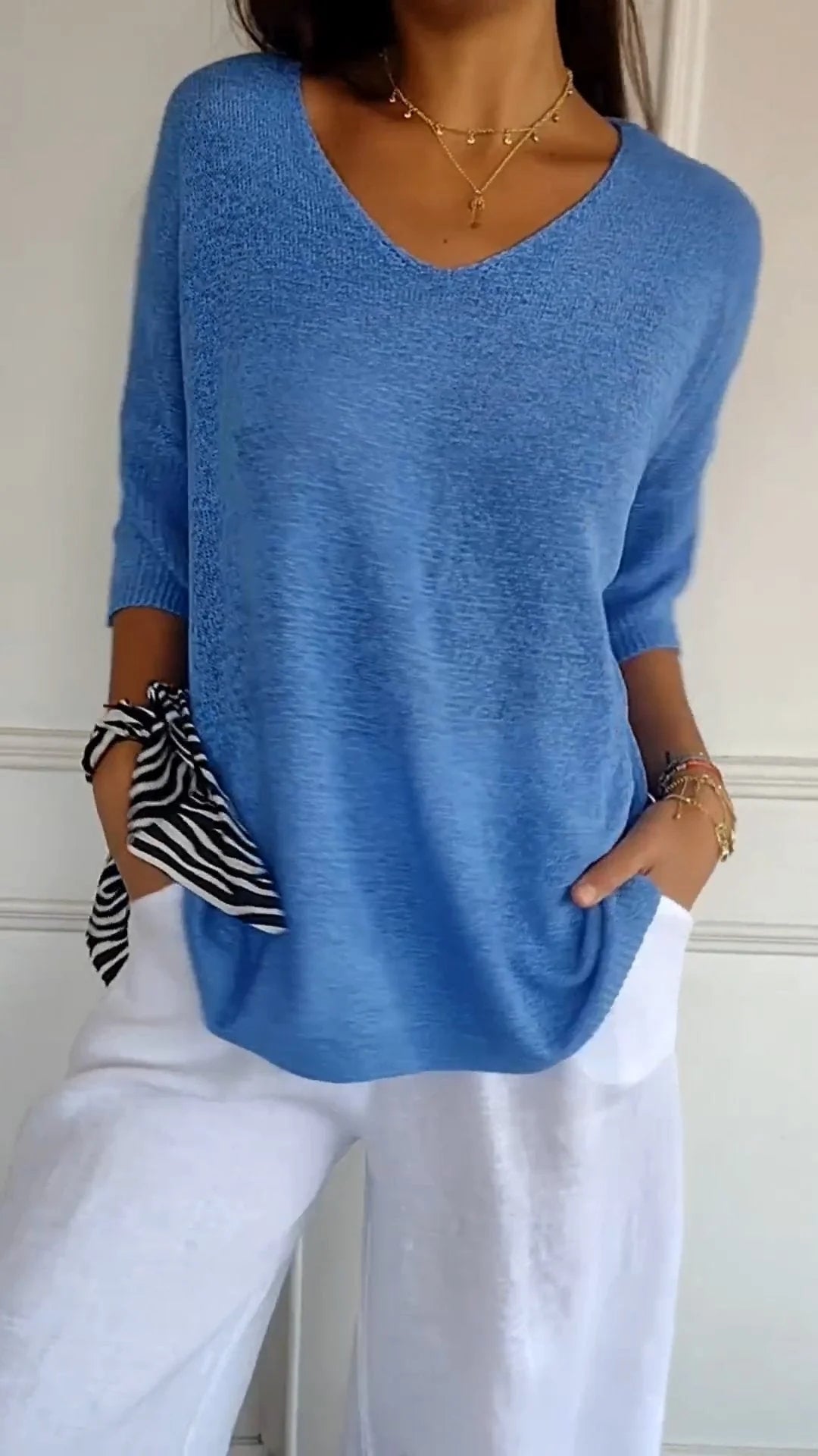 Rosal – Solid Knit Sweater with V-Neck